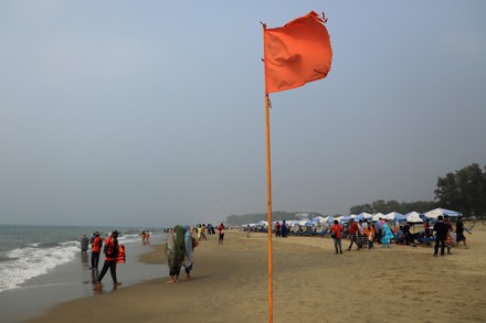 Father, son drown at Cox’s Bazar sea beach
